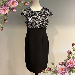 Cap sleeve knee length dress with flattering lace details size 12